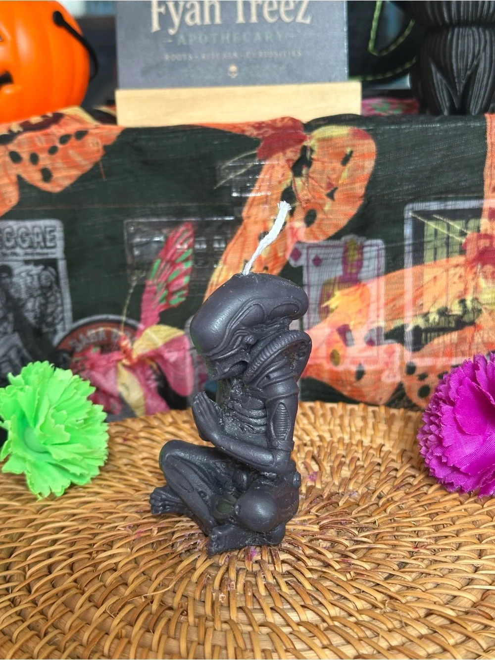 Alien Meditation Candle